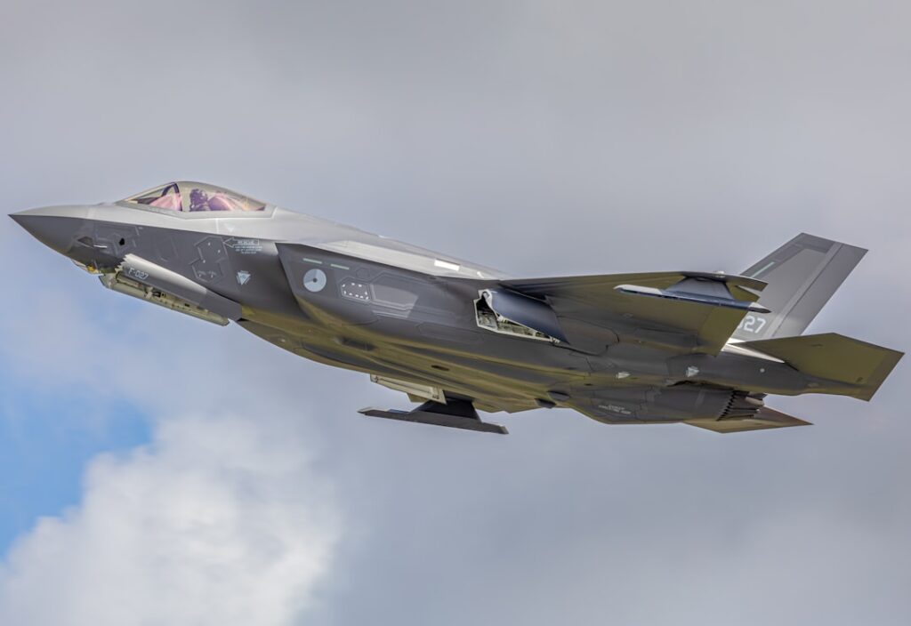 War Releases Infrared Footage of Unidentified Object from 2020 Flight